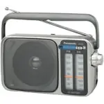 Panasonic Taşınabilir FM Radyo, Pille Çalışan Analog Radyo, AC Destekli, Gümüş (RF-2400D)